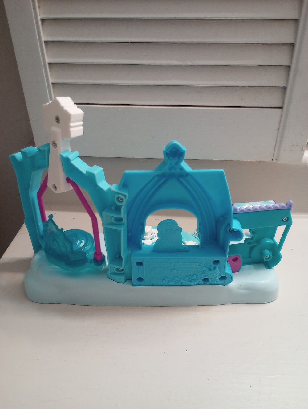 Fisher Price Little People Disney Frozen Arendelle Castle Playset - Picture 7 of 8